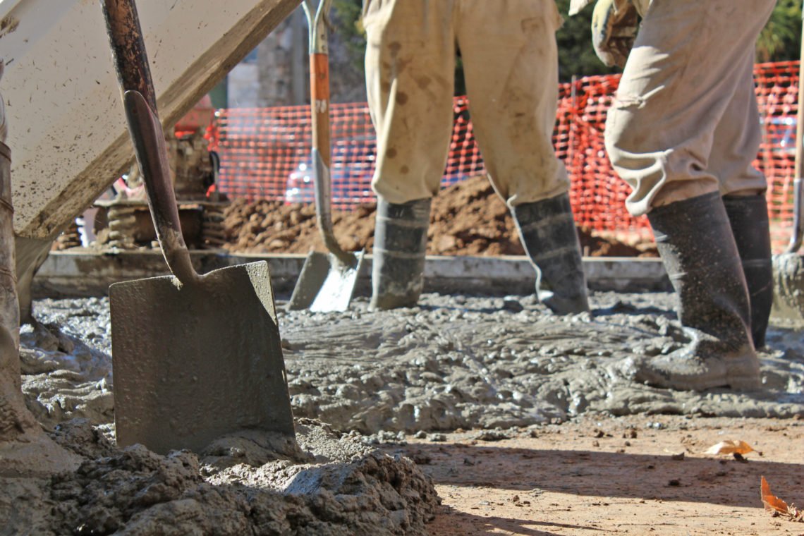 CASTELLI: CONTINUA EL HORMIGONADO EN CALLE PUEYRREDON