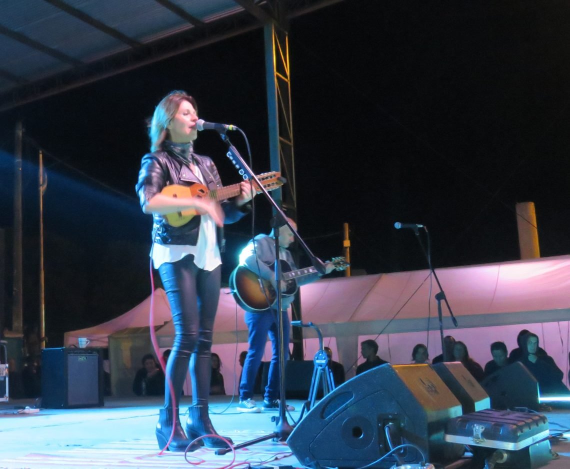 LA COSTA: Marcela Morelo cautivó a San Clemente en un recital que disfrutó toda la familia