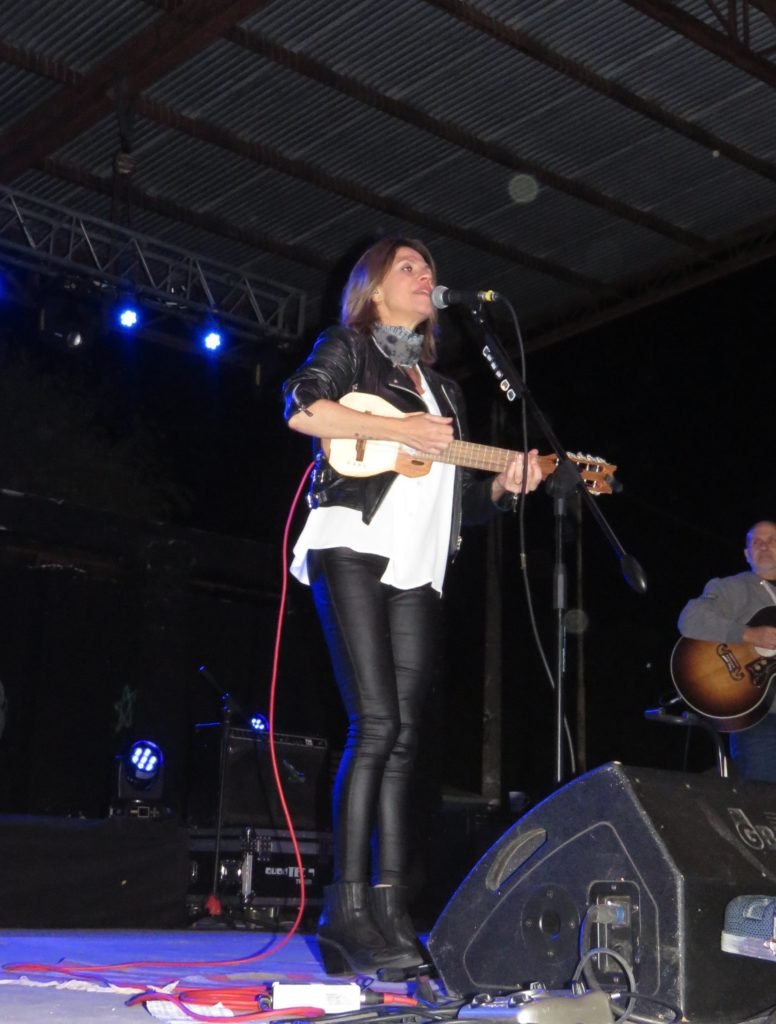 LA COSTA: Marcela Morelo cautivó a San Clemente en un recital que disfrutó toda la familia