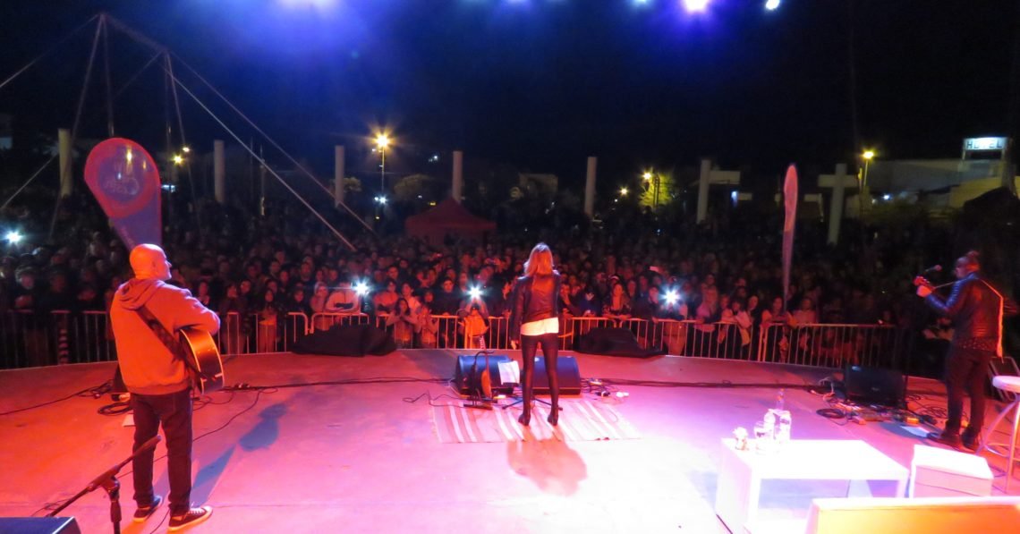 LA COSTA: Marcela Morelo cautivó a San Clemente en un recital que disfrutó toda la familia