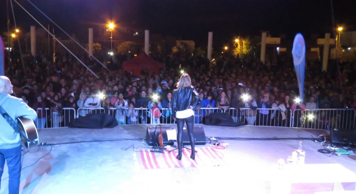 LA COSTA: Marcela Morelo cautivó a San Clemente en un recital que disfrutó toda la familia