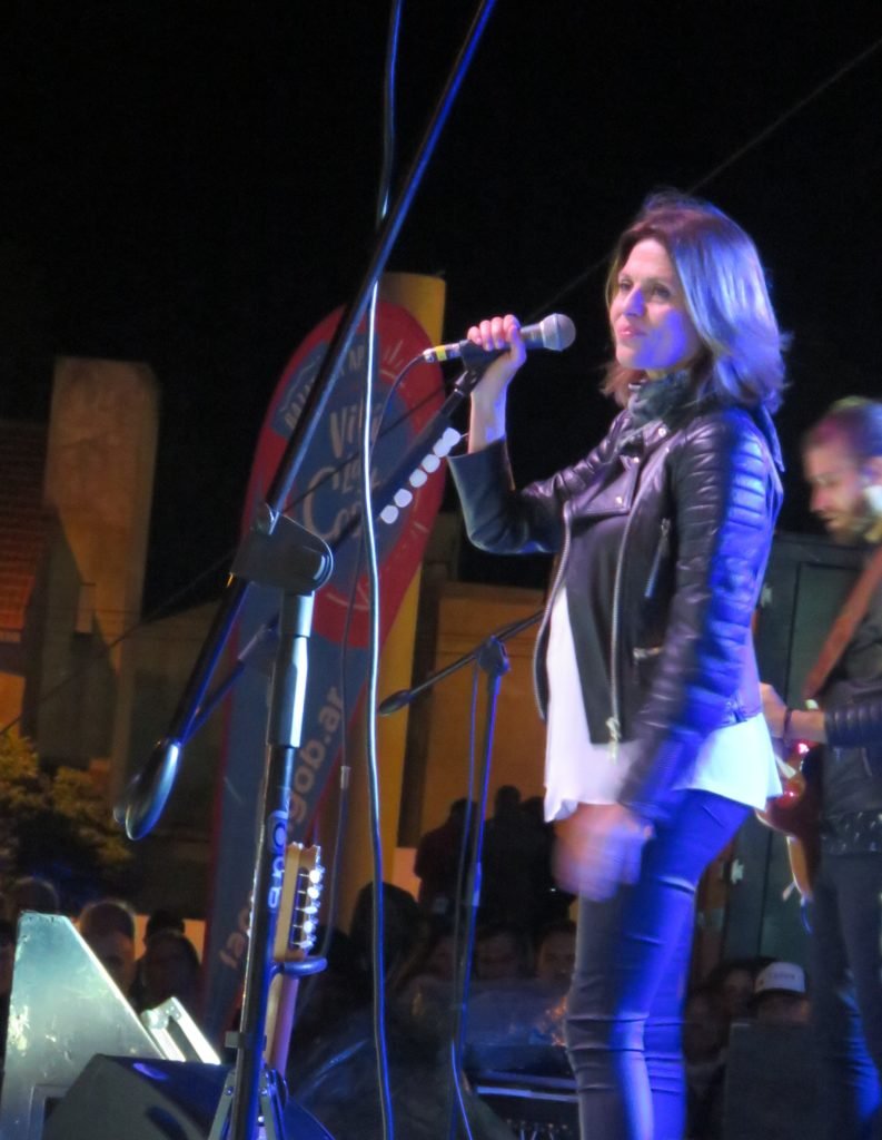 LA COSTA: Marcela Morelo cautivó a San Clemente en un recital que disfrutó toda la familia