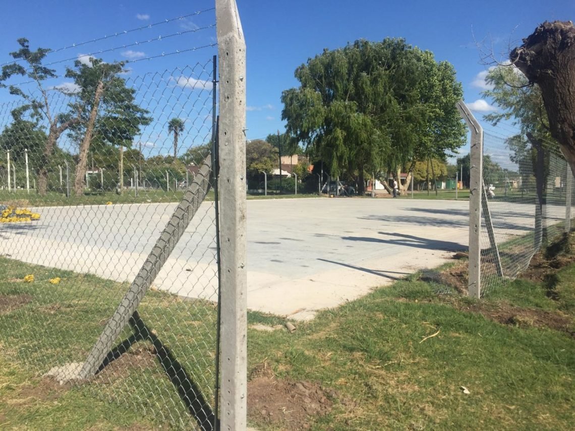 CASTELLI: AVANCES EN EL PLAYON DEPORTIVO DEL BARRIO OBRERO
