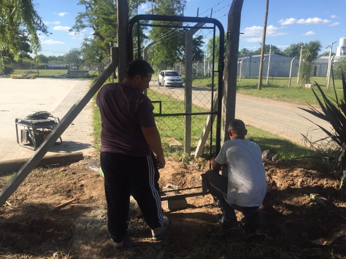 CASTELLI: AVANCES EN EL PLAYON DEPORTIVO DEL BARRIO OBRERO
