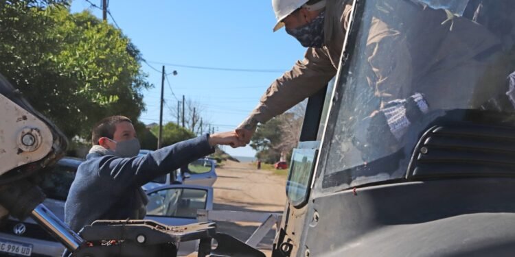 LA COSTA: Cristian recorrió las obras de ampliación de la red cloacal en Mar del Tuyú