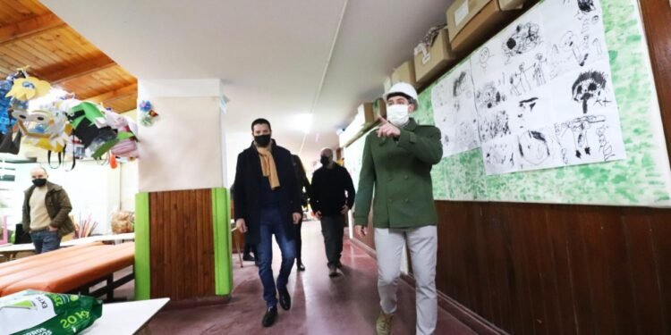 LA COSTA: Cristian recorrió trabajos en la Escuela Secundaria N° 2 y el Jardín de Infantes N° 903 de Santa Teresita