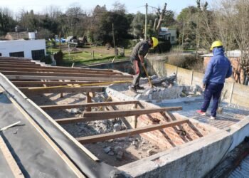 GENERAL MADARIAGA: Santoro recorrió la obra de la Escuela Nº 15