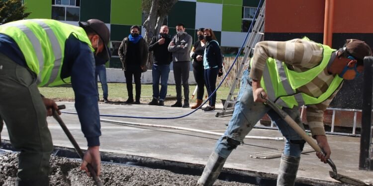 LA COSTA: Cristian recorrió las obras que se llevan adelante en el Jardín de Infantes N° 911 de Santa Teresita