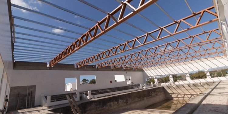 PARTIDO DE LA COSTA: CRISTIAN RECORRIÓ LOS AVANCES EN EL NATATORIO Y CENTRO DE DEPORTES EN MAR DEL TUYÚ