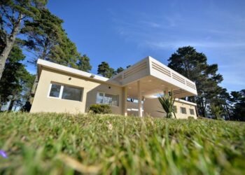 PARTIDO DE VILLA GESELL: EL INTENDENTE RECORRIÓ EL CENTRO DE SALUD DE MONTE RINCÓN