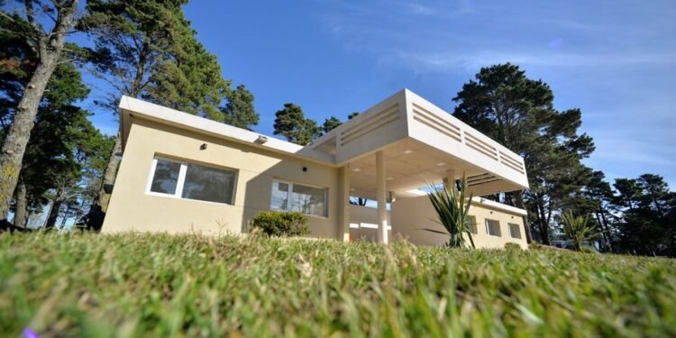 PARTIDO DE VILLA GESELL: EL INTENDENTE RECORRIÓ EL CENTRO DE SALUD DE MONTE RINCÓN