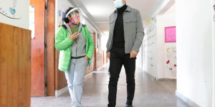 PARTIDO DE LA COSTA: Cristian recorrió trabajos que la Municipalidad de La Costa realiza en establecimientos educativos