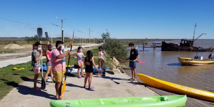 PARTIDO DE GENERAL LAVALLE: Con gran éxito se desarrollan las clases de Deportes Náuticos en Lavalle