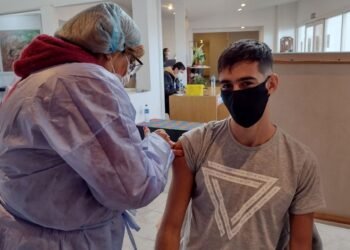 PARTIDO DE VILLA GESELL: COMIENZA LA VACUNACIÓN A PERSONAS SIN PATOLOGÍAS DE RIESGO