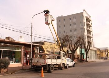 PARTIDO DE GENERAL MADARIAGA: Renovaron las luminarias de la calle Sarmiento