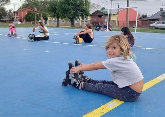 PARTIDO DE MAR CHIQUITA: #Deportes ⛸ Cientos de chicos y chicas disfrutan de las actividades deportivas públicas y gratuitas en todas las localidades del distrito