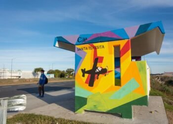 PARTIDO DELA COSTA: Muraleros del programa municipal Agite embellecen garitas y espacios públicos para concientizar a la comunidad