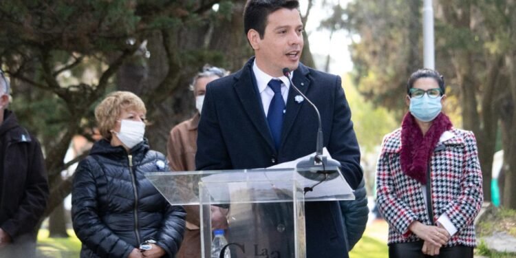 PARTIDO DE LA COSTA: Cristian encabezó el acto por el 205° aniversario de nuestra Independencia