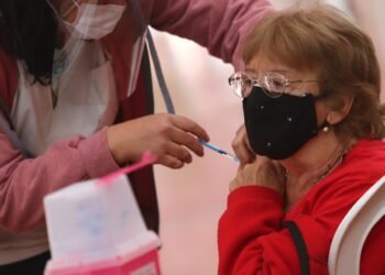 PARTIDO DE LA COSTA: Con la llegada de 2.400 vacunas para segundas dosis y cerca de 60 mil aplicaciones continúa el plan de vacunación en el Partido de La Costa