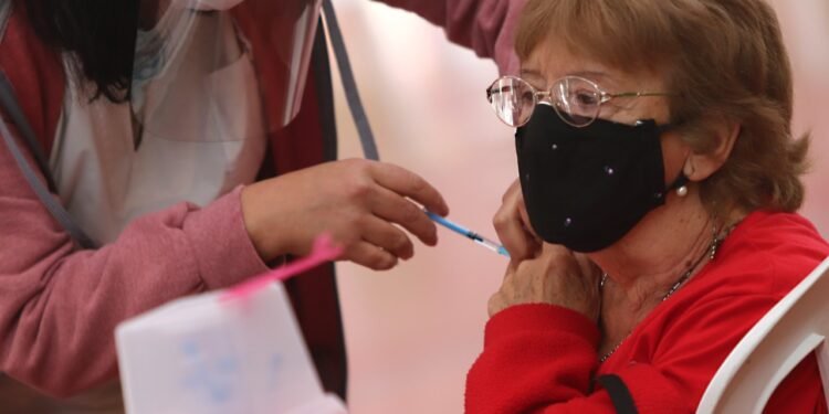 PARTIDO DE LA COSTA: Con la llegada de 2.400 vacunas para segundas dosis y cerca de 60 mil aplicaciones continúa el plan de vacunación en el Partido de La Costa