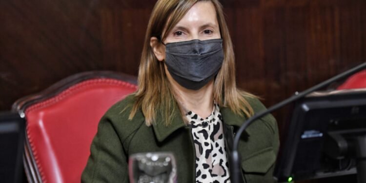 INICIATIVA DE LA SENADORA DEMARÍA PARA CONCIENTIZAR SOBRE EL CUIDADO DE LA IDENTIDAD DIGITAL FRENTE AL CIBERDELITO