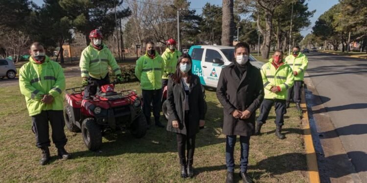 PARTIDO DE LA COSTA: Cristian entregó nuevos móviles todo terreno para el equipo de Defensa Civil de la Municipalidad de La Costa