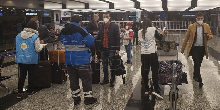 Detectan cinco casos de la variante Delta en Argentina sin nexo con viajeros