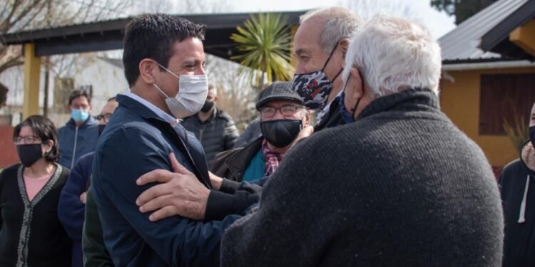 PARTIDO DE LA COSTA: Cristian recorrió la Avenida 94 de Mar del Tuyú, histórico ingreso a la localidad, que fue asfaltada y luce con luminaria LED