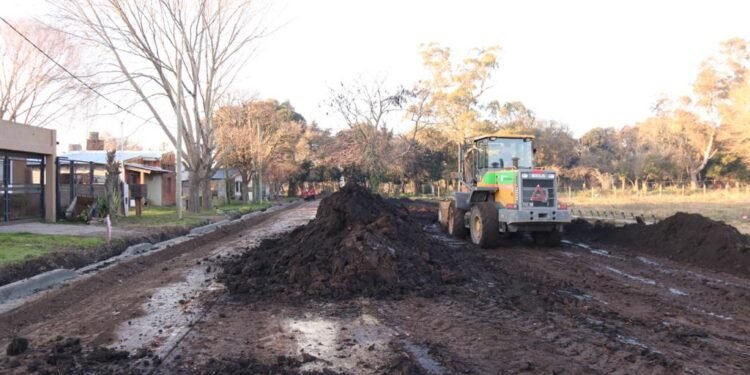 PARTIDO DE GENERAL MADARIAGA: Continúan los trabajos de cordón cuneta en el barrio Norte