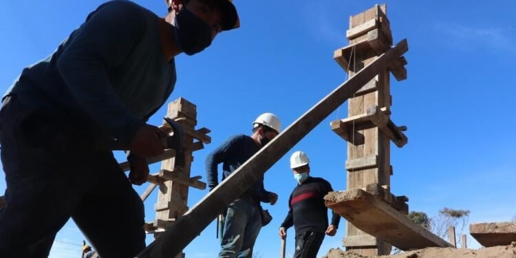 PARTIDO DE LA COSTA: Cristian recorrió los trabajos en la construcción de la nueva sede de Bellas Artes en Mar de Ajó