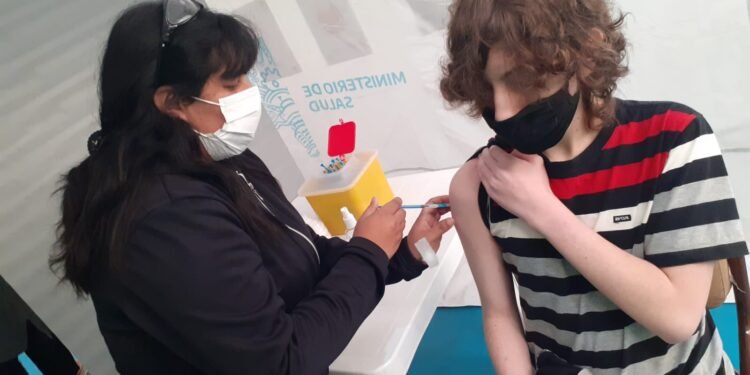 PARTIDO DE LA COSTA: Comenzó la vacunación de menores de 12 a 17 años con factores de riesgo: dónde se pueden inscribir para recibir el turno