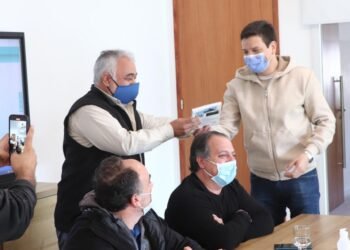 PARTIDO DE LA COSTA: Cristian recibió a integrantes del Club de Pesca de San Clemente para avanzar en un trabajo conjunto con la Municipalidad