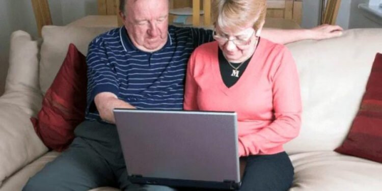 Programa Mi Compu: Cómo funciona el plan para que los jubilados accedan a una computadora o tablet en hasta 40 cuotas