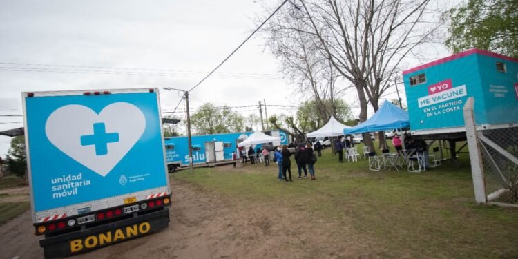 PARTIDO DE LA COSTA: Cristian visitó las unidades sanitarias móviles del Operativo Integrar Salud, que recorrerá los barrios del Partido de La Costa