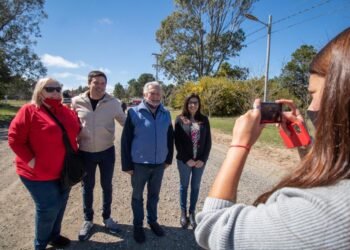 PARTIDO DE LA COSTA: Cristian recorrió los trabajos que se llevan adelante para la pavimentación de Avenida Roldán en Nueva Atlantis