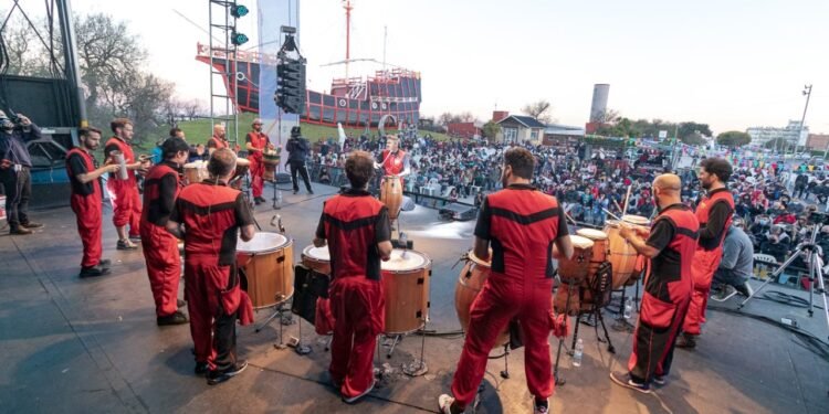 PARTIDO DE LA COSTA: CON UN SHOW A PURA ENERGÍA QUE DISFRUTARON GRANDES Y CHICOS COMENZÓ EL FESTIVAL DE TEATRO INFANTIL DEL PARTIDO DE LA COSTA