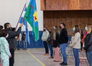 PARTIDO DE LA COSTA: Alumnos y alumnas de la Escuela Secundaria N°10 de Mar de Ajó realizaron un juramento ambiental