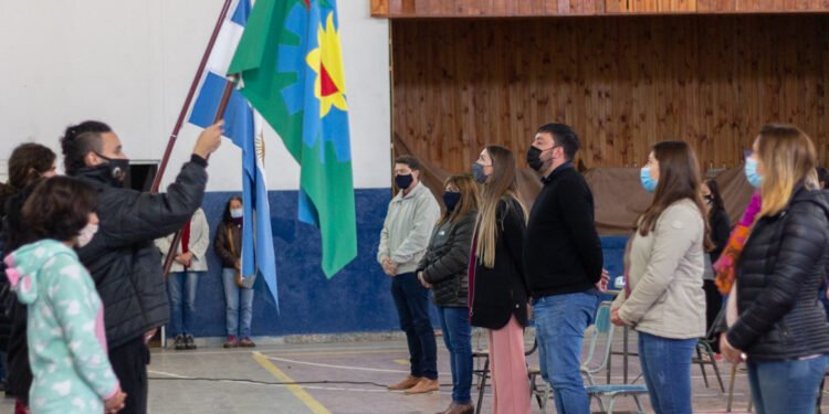 PARTIDO DE LA COSTA: Alumnos y alumnas de la Escuela Secundaria N°10 de Mar de Ajó realizaron un juramento ambiental