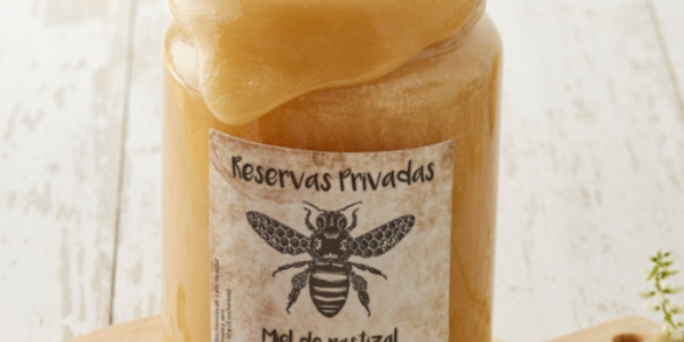 PARTIDO DE GENERAL LAVALLE: La empresa apícola “Reservas Privadas – Miel de Pastizal” recibió un crédito de reactivación económica de CFI