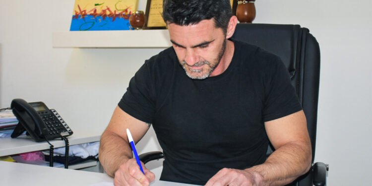 URGENTE CASTELLI: EL INTENDENTE SEBASTIAN ECHARREN CONFIRMÓ EL AUMENTO DEL 50% DEL SALARIO PARA TRABAJADORES Y JUBILADOS.