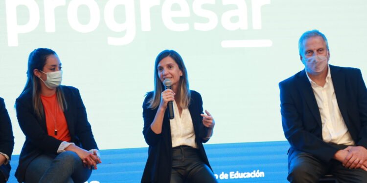 LAS Y LOS JÓVENES DEL PROGRESAR TENDRÁN UN PLUS PARA ASEGURAR LA CONECTIVIDAD