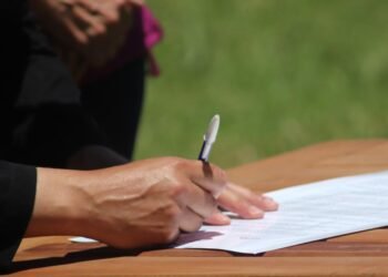 partido de la costa: Cristian firmó un convenio para seguir fortaleciendo las políticas de calidad turística tras otro fin de semana récord en el Partido de La Costa