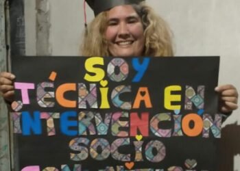 PARTIDO DE LA COSTA: Estudiar a distancia: la historia de Romina, la contención de la familia y el apoyo de las políticas públicas en educación