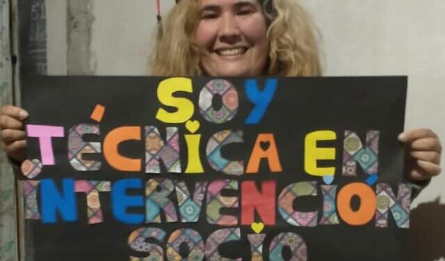 PARTIDO DE LA COSTA: Estudiar a distancia: la historia de Romina, la contención de la familia y el apoyo de las políticas públicas en educación