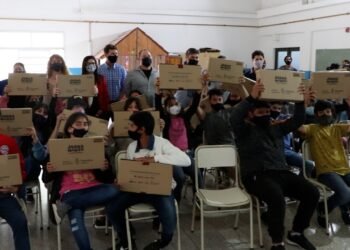 PARTIDO DE LA COSTA: Continúa la entrega de netbook del Plan Conectar Igualdad a estudiantes secundarios del Partido de La Costa