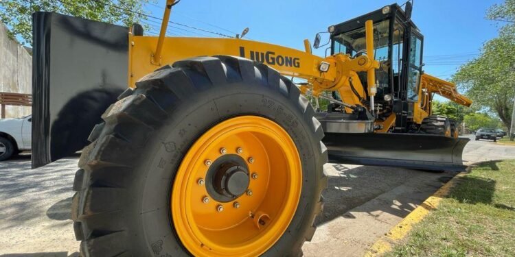 PARTIDO DE LA COSTA: Más servicios públicos para los barrios: la Municipalidad sumó nuevas motoniveladoras para el mantenimiento de calles