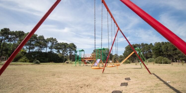 PARTIDO DE LA COSTA: Cristian recorrió una nueva plaza de Nueva Atlantis donde se realizan tareas de embellecimiento y puesta en valor
