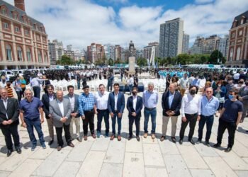 PARTIDO DE LA COSTA: Cristian participó junto al gobernador de la presentación del Operativo de Sol a Sol para este verano