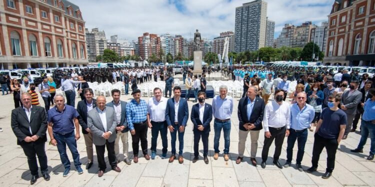 PARTIDO DE LA COSTA: Cristian participó junto al gobernador de la presentación del Operativo de Sol a Sol para este verano