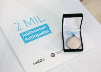 EL PRESIDENTE ANUNCIÓ UN BONO DE FIN DE AÑO DE 8000 PESOS PARA JUBILADOS Y PENSIONADOS